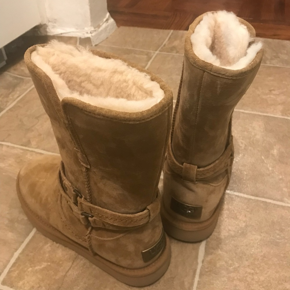 Ugg boots size 7 never worn